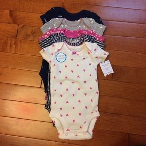 🎉3 for $25🎉 NWT Carter’s Newborn onesies bundle